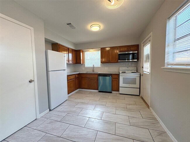 Building Photo - 3602 4th St