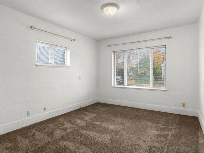 Building Photo - 5428 S Cedar St