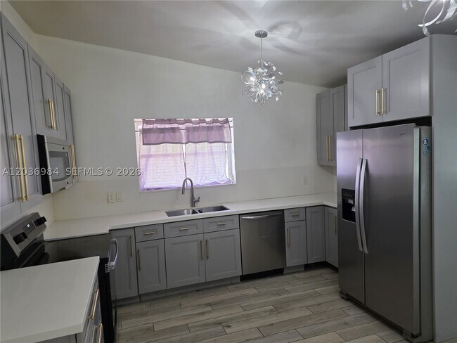 Building Photo - 621 SW 64th Pkwy