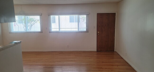 Building Photo - 808 E La Palma Dr