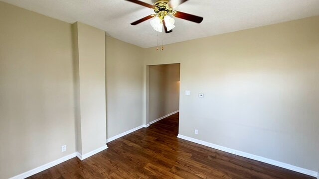 Building Photo - CENTER TOWNSHIP 3 BEDROOM HALF DUPLEX AVAILABLE NOW!