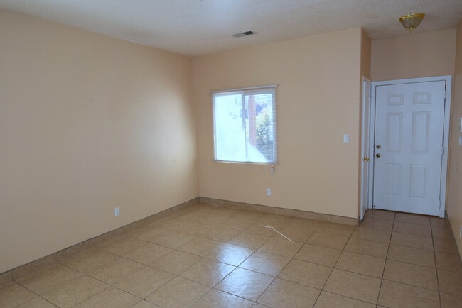 Building Photo - Great 2 Story, 4 bedroom Home.