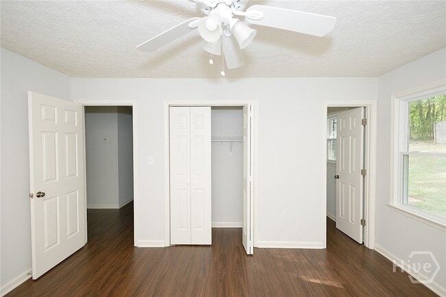 Building Photo - 147 VFW Dr