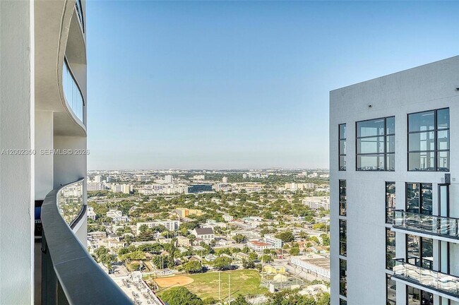 Building Photo - 1600 NE 1st Ave