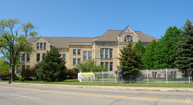 Building Photo - Lincoln School Historic Apartments