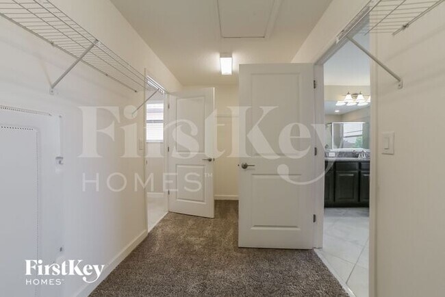 Building Photo - 9825 Ivory Dr