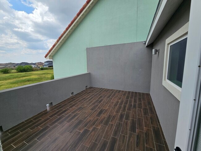 Building Photo - 5303 N Crown Pt