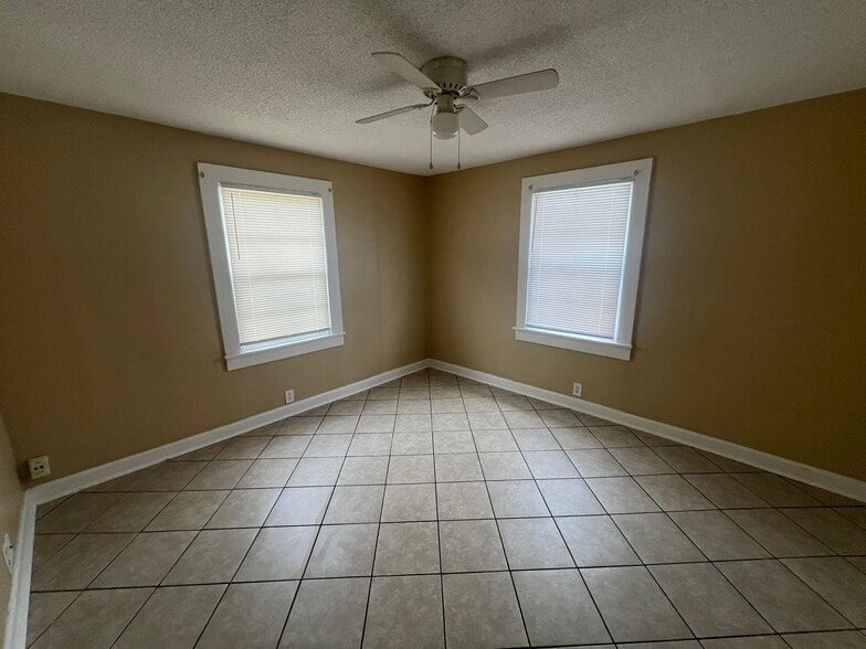Building Photo - 1138 S Salcedo St
