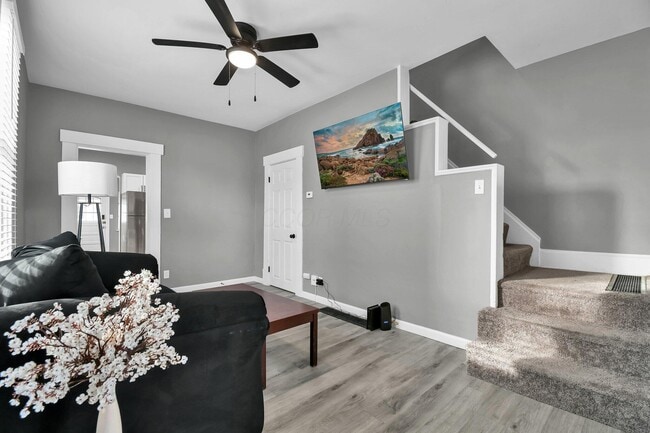 Primary Photo - 405 E Welch Ave