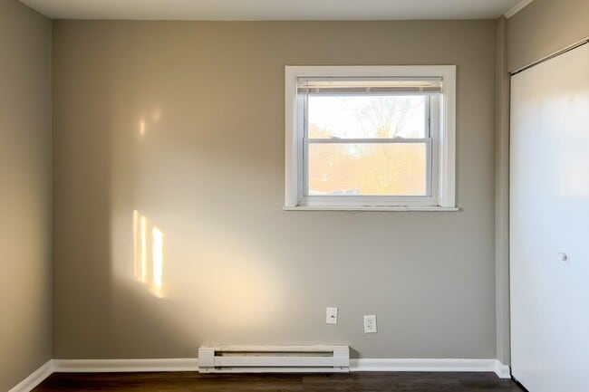 Building Photo - 5905 Devington Rd