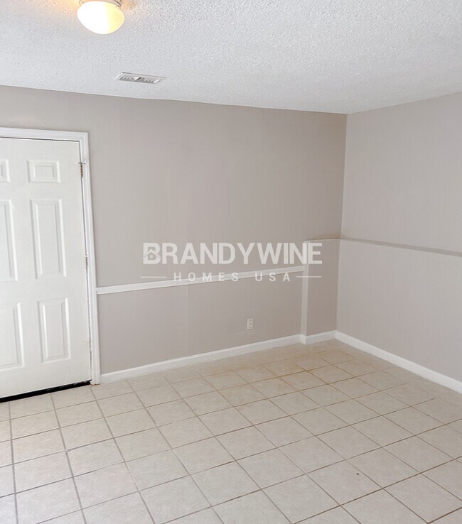 Building Photo - One month FREE RENT!