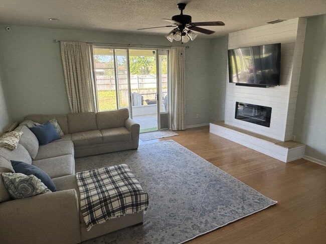 Building Photo - 442 Fillmore Ave NE