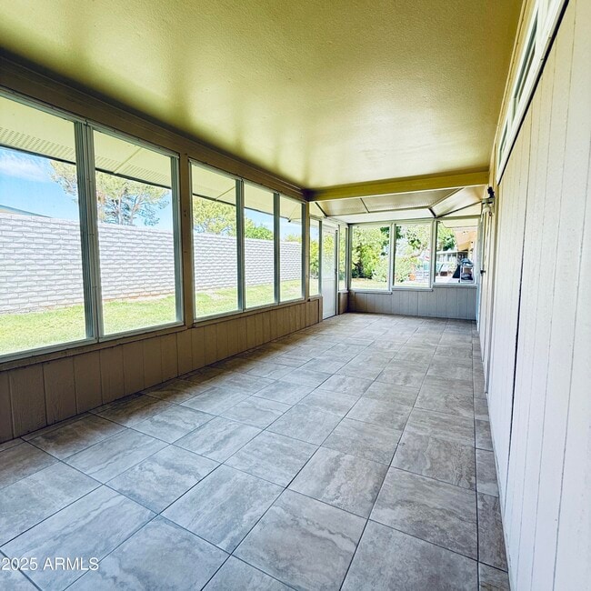 Building Photo - 17606 N 105th Ave