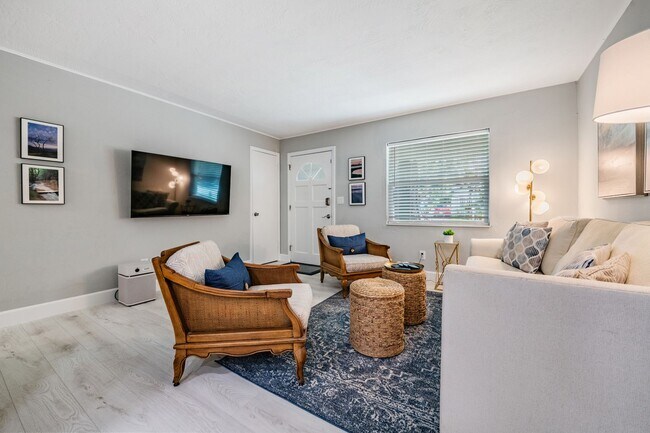 Building Photo - 1158 7th St S