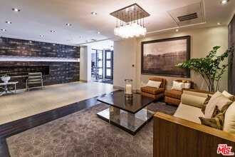 Building Photo - 432 N Oakhurst Dr