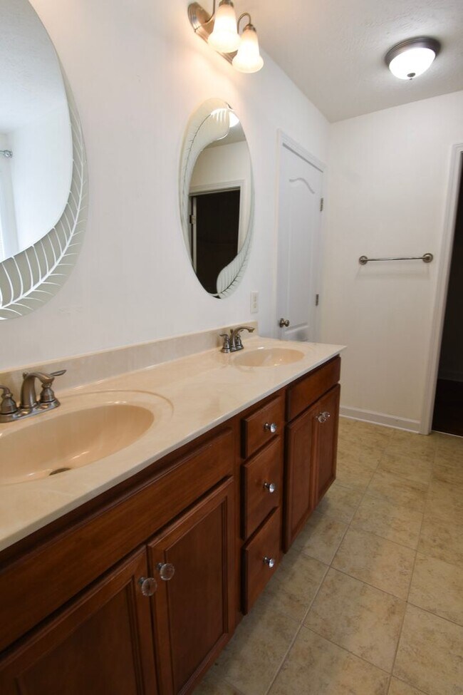 Building Photo - Coming Soon!! 4 Bedroom 2.5 Bath Nicely Renovated with Updated Fixtures! - No Pets