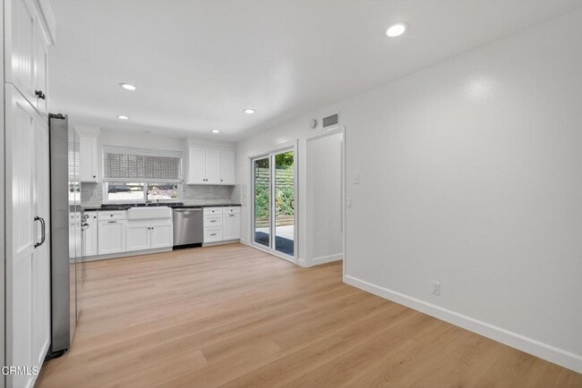 Building Photo - 1502 Briarglen Ave