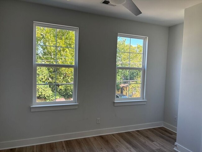 Building Photo - 2023 Comstock Ave