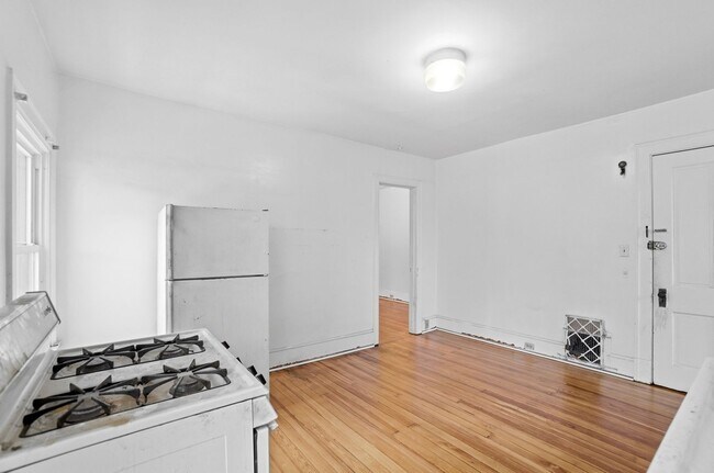 Building Photo - 3523 Clifton Ave