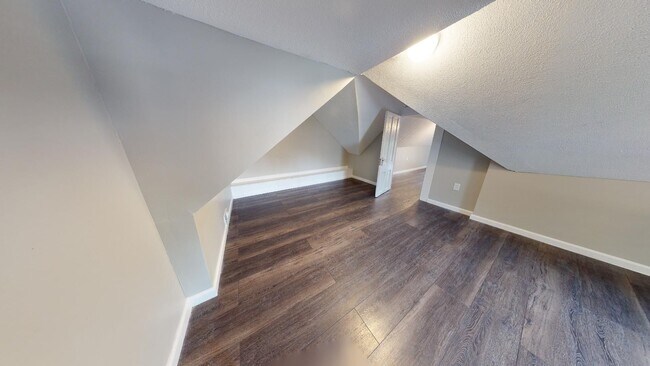 Building Photo - Clark/Fulton - 4 bed/1 bath - Single Family Home