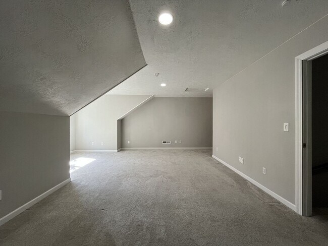 Building Photo - Beautifully Updated 3-Bedroom Bethany Home with Chef's Kitchen, Huge Bonus Room and Private Backyard