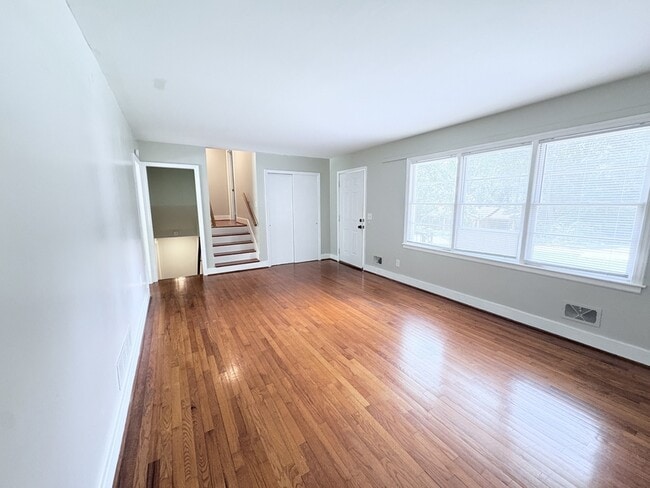 Building Photo - 103 Clarendon Dr