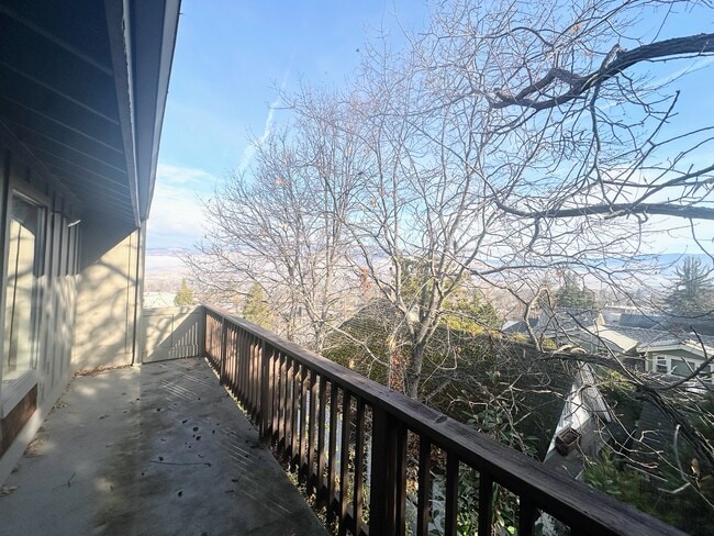 Building Photo - 339 Ravenwood Pl