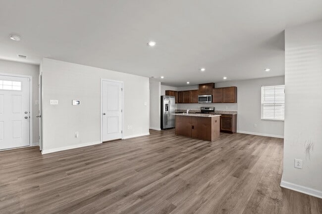 Building Photo - YORK COUNTY 4Bdrm w/Fenced BCKYD.