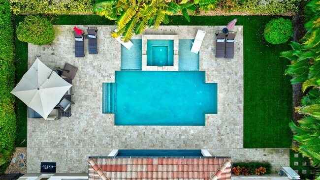 Building Photo - 17662 Cadena Dr