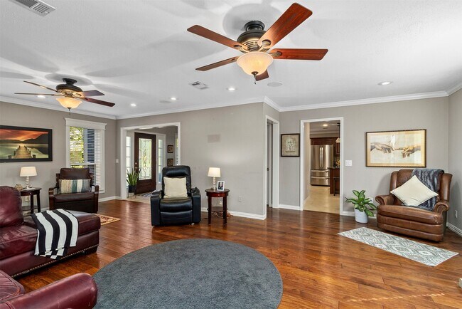 Building Photo - 111 S Village Knoll Cir