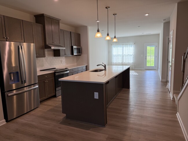 Building Photo - 304 Lantern Cir