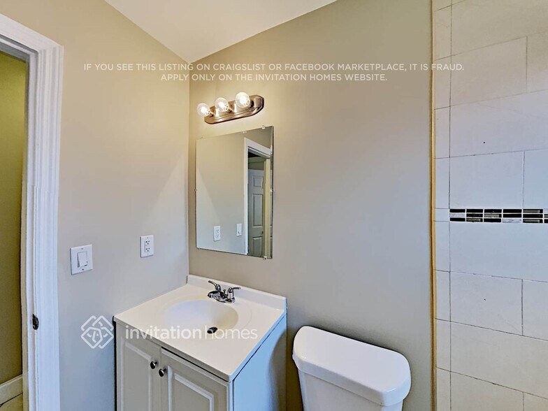 Building Photo - 7041 SW 27th St