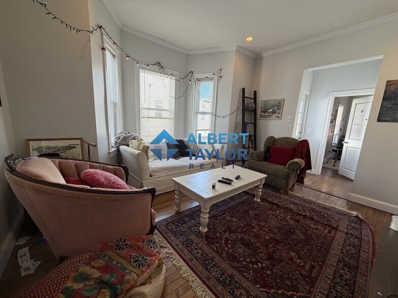 Building Photo - 10 Greylock Rd