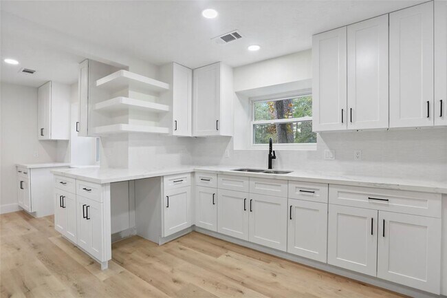 Building Photo - 1742 Hill Top Ln