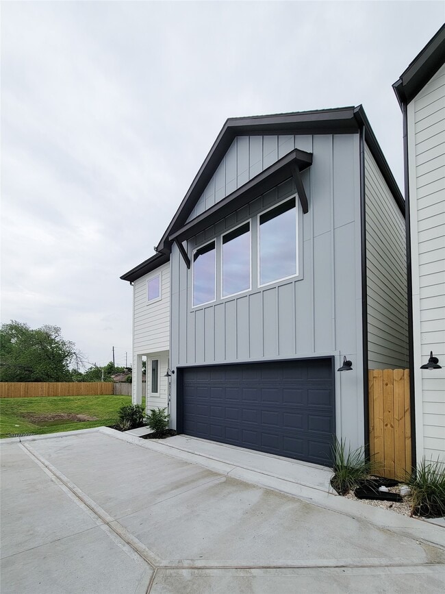 Building Photo - 8316 Curry Rd