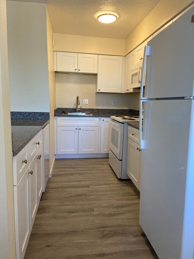 Floorplan - CRESTWOOD APARTMENTS