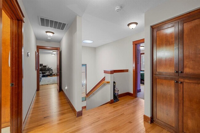 Building Photo - 69 Greenmoor Dr