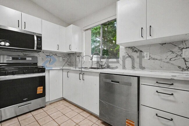 Building Photo - Unit