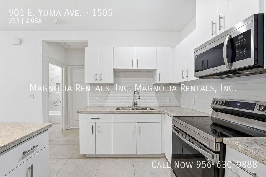 Building Photo - 901 E Yuma Ave