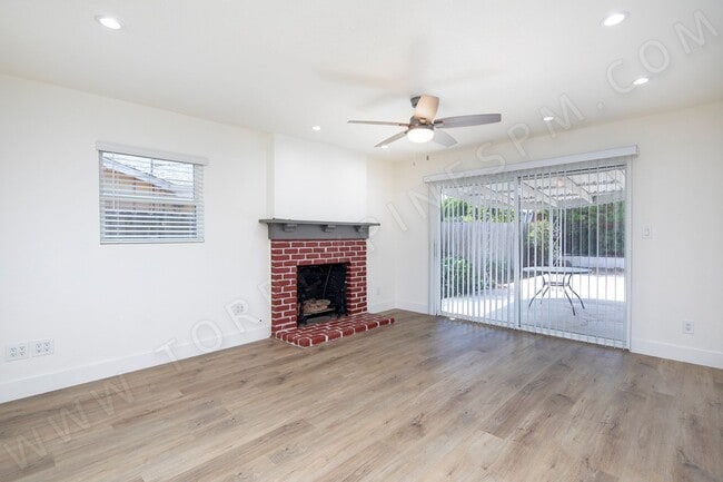 Building Photo - Spacious 4 Bedroom, 2 Bath Home with Priva...