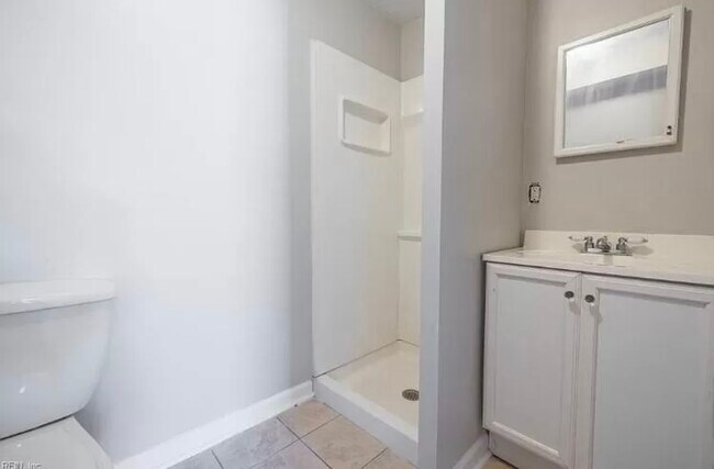 Building Photo - 214 Lucile Ave