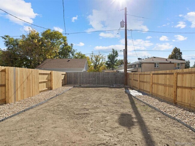 Building Photo - Brand New 4BD, 4BA Half-Duplex in Villa Park