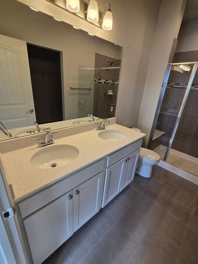 Building Photo - 3B/3B Townhome NOW AVAILABLE in Windsor! Great Location!