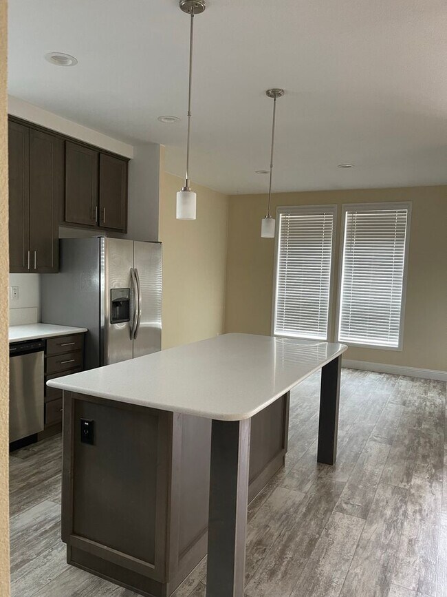 Building Photo - Newer Manufactured home, 3 bed 2 bath, Lower Magalia