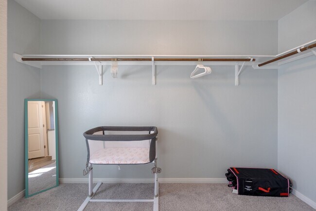 Building Photo - 196 Goldenrod