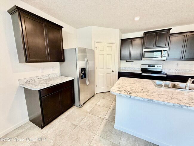 Building Photo - 388 Coyote Dr