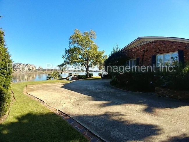 Building Photo - 1909 Marina Rd