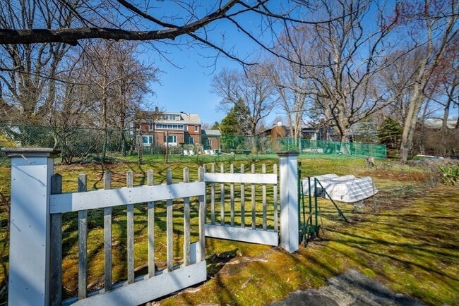 Building Photo - 108 Lake Ave