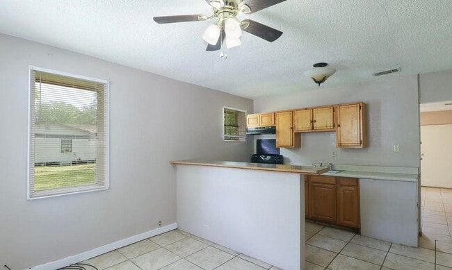 Building Photo - 5012 Merdian Street Unit A
