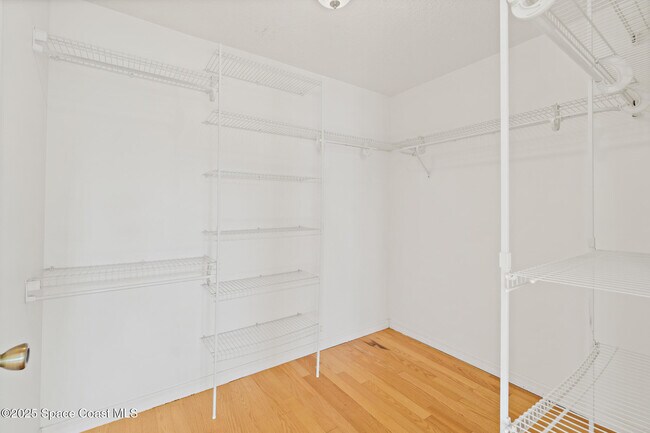 Building Photo - 156 Wilson Ave